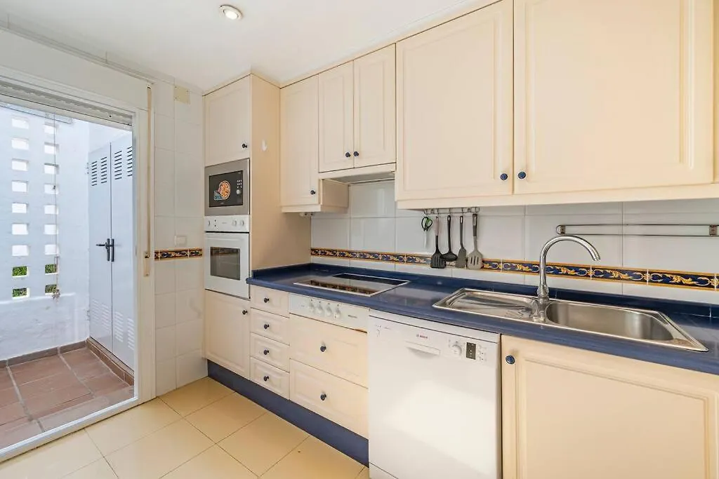 Townhouse W/ Swimming Pool And Underground Parking Villa Marbella 0*,