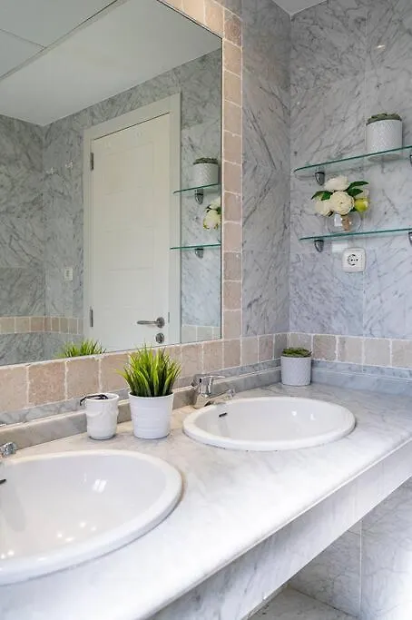 Townhouse W/ Swimming Pool And Underground Parking Villa Marbella