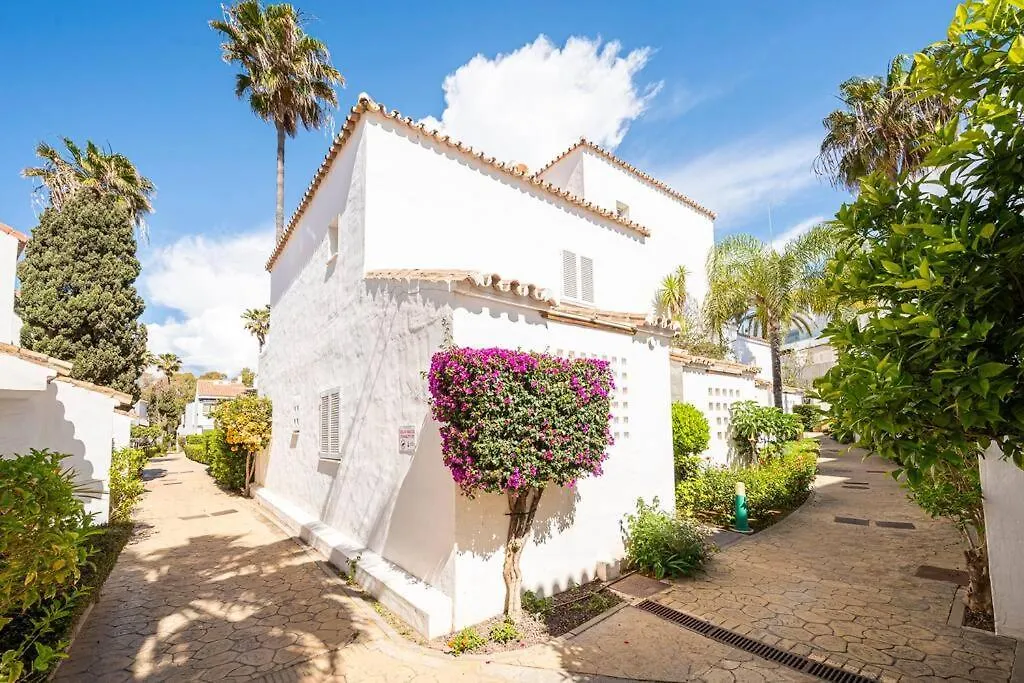 Townhouse W/ Swimming Pool And Underground Parking Villa Marbella