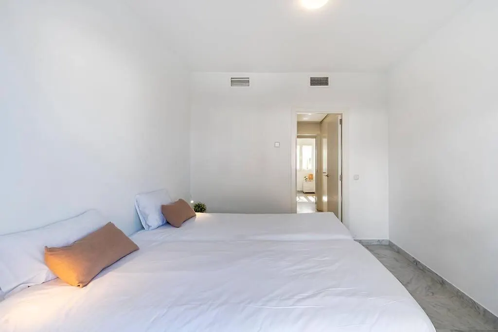 Townhouse W/ Swimming Pool And Underground Parking Villa Marbella